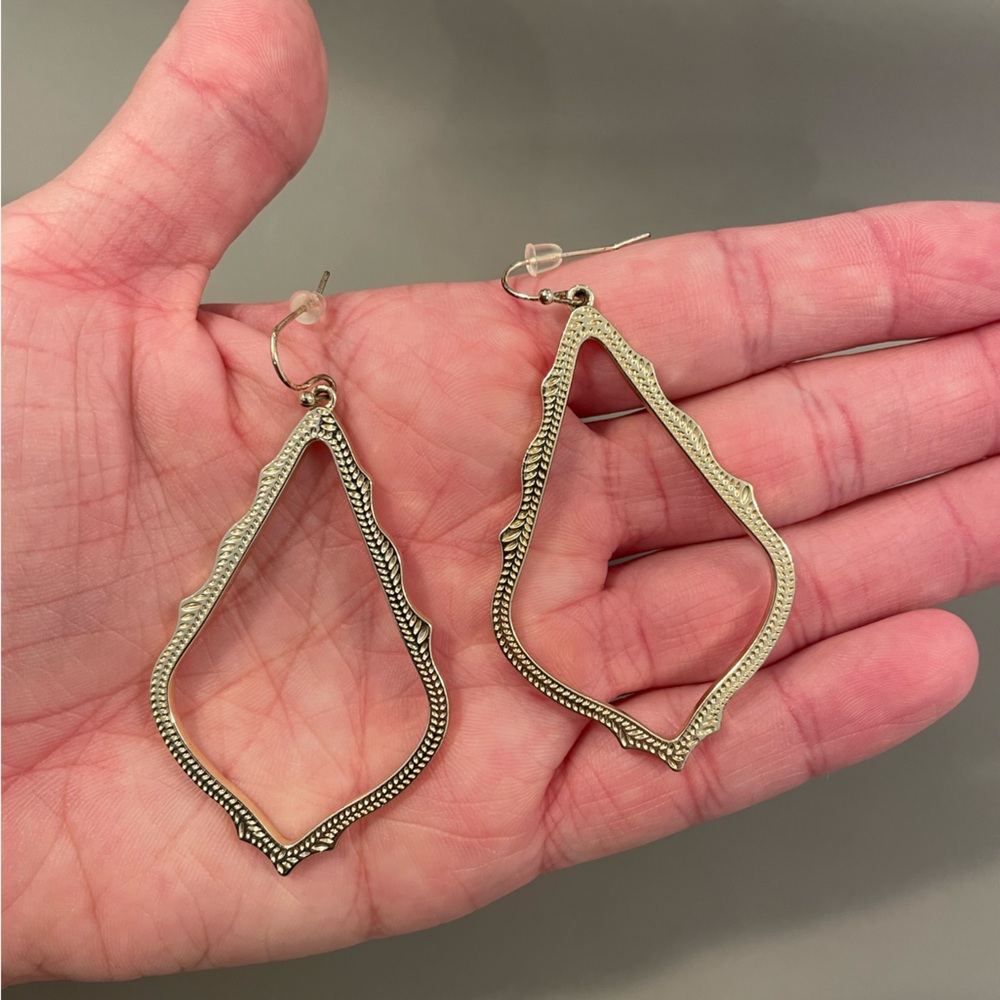 Kendra Scott Sophee Drop Earrings in gold